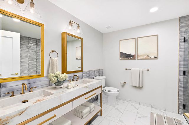 695 Merrick Avenue 240, Westbury, NY 11590