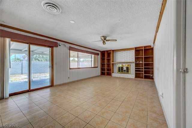 1900 Stonehaven Drive, Las Vegas, NV 89108
