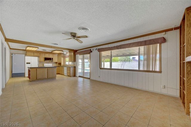 1900 Stonehaven Drive, Las Vegas, NV 89108