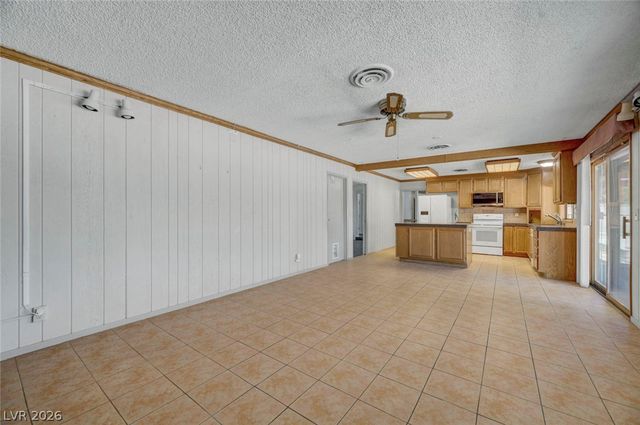 1900 Stonehaven Drive, Las Vegas, NV 89108
