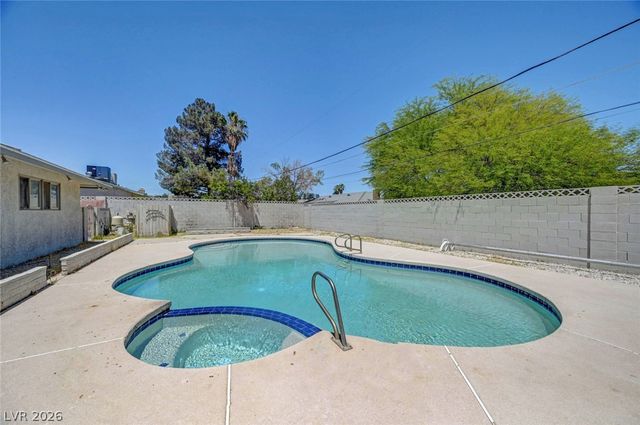 1900 Stonehaven Drive, Las Vegas, NV 89108
