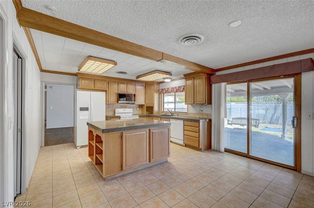 1900 Stonehaven Drive, Las Vegas, NV 89108