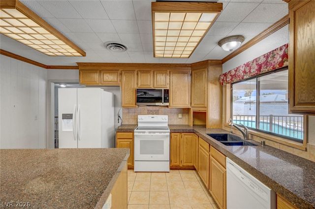 1900 Stonehaven Drive, Las Vegas, NV 89108