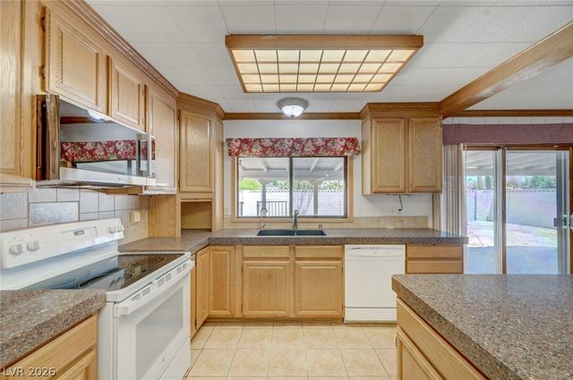 1900 Stonehaven Drive, Las Vegas, NV 89108