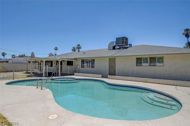1900 Stonehaven Drive, Las Vegas, NV 89108