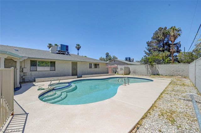 1900 Stonehaven Drive, Las Vegas, NV 89108