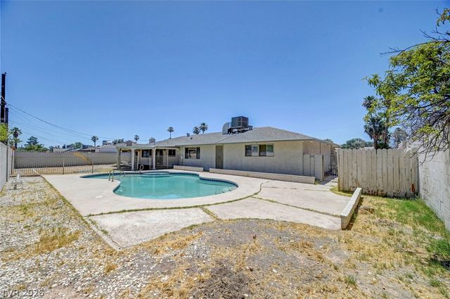1900 Stonehaven Drive, Las Vegas, NV 89108