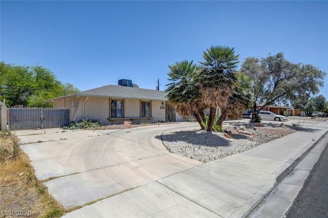 1900 Stonehaven Drive, Las Vegas, NV 89108