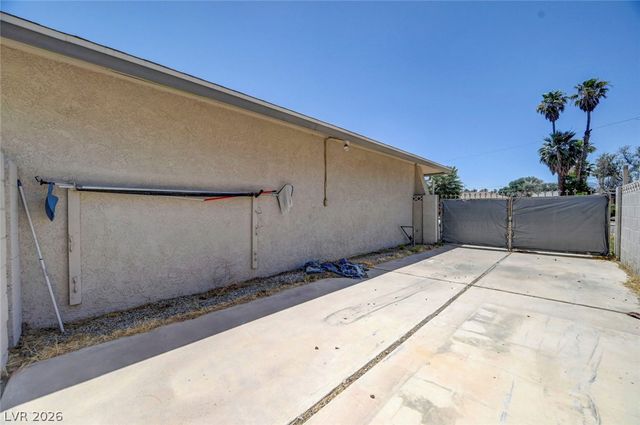 1900 Stonehaven Drive, Las Vegas, NV 89108