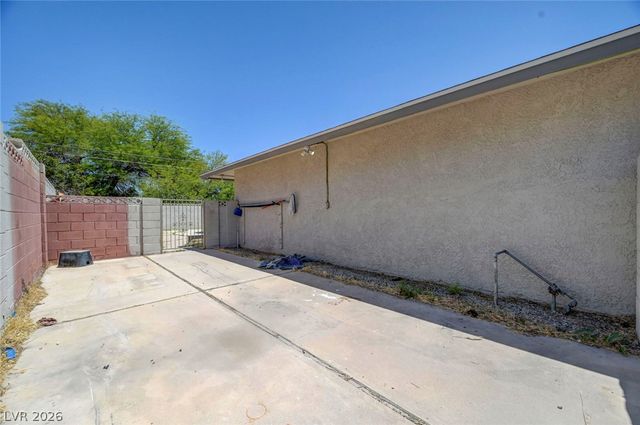 1900 Stonehaven Drive, Las Vegas, NV 89108