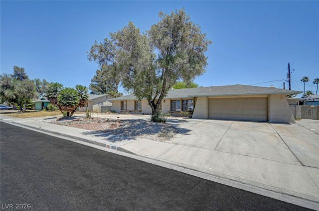 1900 Stonehaven Drive, Las Vegas, NV 89108