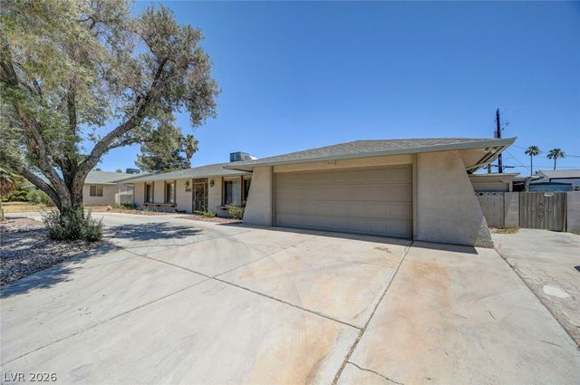 1900 Stonehaven Drive, Las Vegas, NV 89108