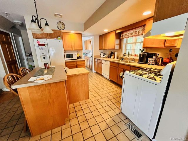 20 Neversink Drive, Newburgh, NY 12550