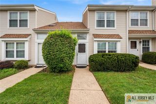 11 Canterbury Circle, Franklin, NJ 08873