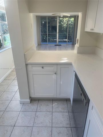 9450 Live Oak Pl 305, Davie, FL 33324