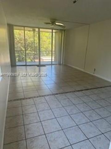 9450 Live Oak Pl 305, Davie, FL 33324