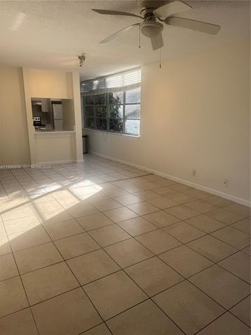 9450 Live Oak Pl 305, Davie, FL 33324