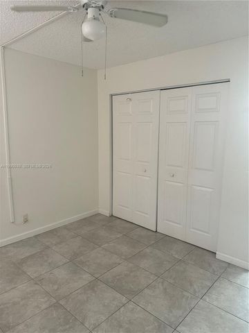 9450 Live Oak Pl 305, Davie, FL 33324