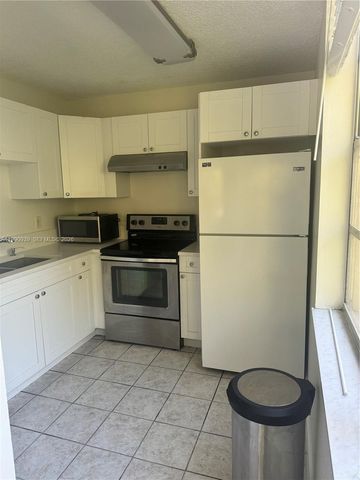 9450 Live Oak Pl 305, Davie, FL 33324