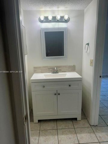 9450 Live Oak Pl 305, Davie, FL 33324