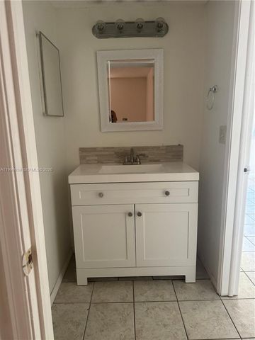 9450 Live Oak Pl 305, Davie, FL 33324