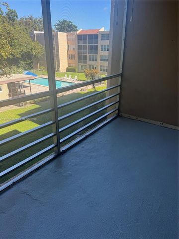 9450 Live Oak Pl 305, Davie, FL 33324