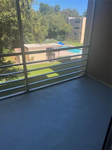 9450 Live Oak Pl 305, Davie, FL 33324