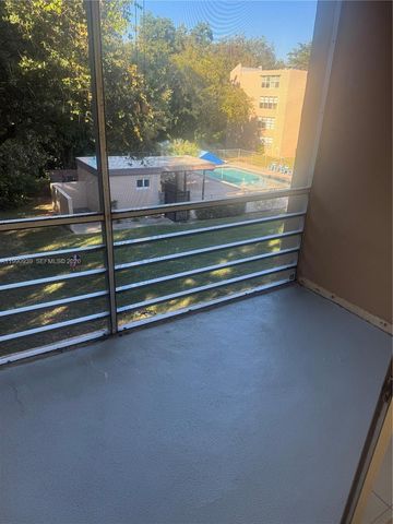 9450 Live Oak Pl 305, Davie, FL 33324