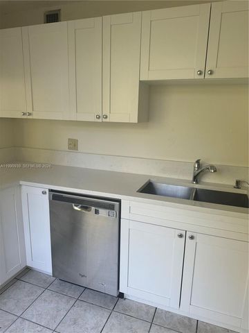 9450 Live Oak Pl 305, Davie, FL 33324