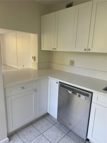 9450 Live Oak Pl 305, Davie, FL 33324