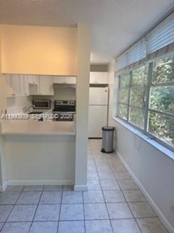 9450 Live Oak Pl 305, Davie, FL 33324