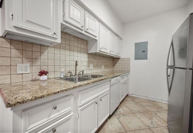 4420 Harlanwood Drive 228, Fort Worth, TX 76109