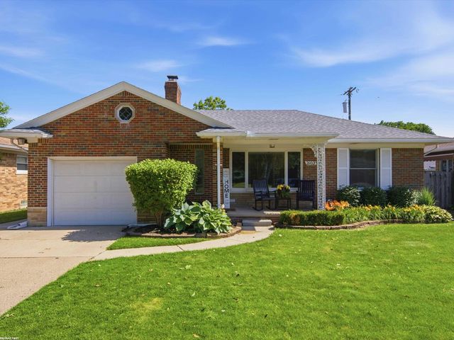 21023 Thiele Street, Saint Clair Shores, MI 48081