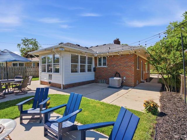 21023 Thiele Street, Saint Clair Shores, MI 48081
