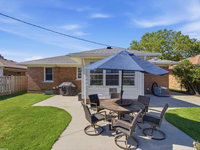 21023 Thiele Street, Saint Clair Shores, MI 48081