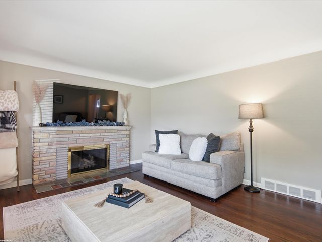 21023 Thiele Street, Saint Clair Shores, MI 48081