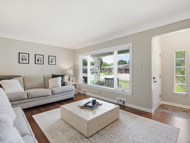21023 Thiele Street, Saint Clair Shores, MI 48081