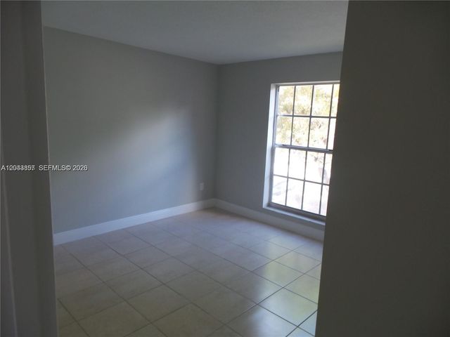 10794 N Kendall Dr B22, Miami, FL 33176