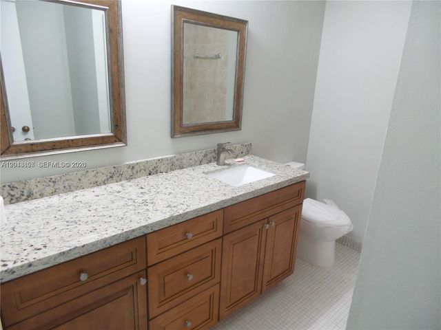 10794 N Kendall Dr B22, Miami, FL 33176