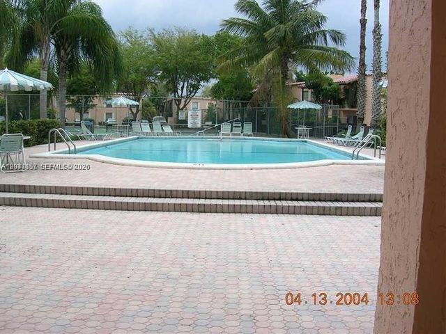 10794 N Kendall Dr B22, Miami, FL 33176