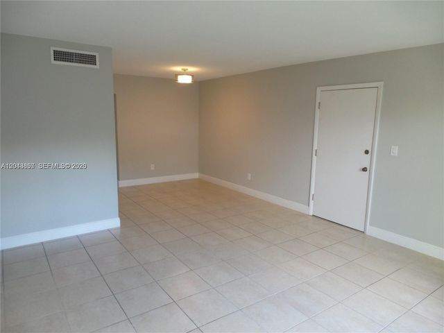 10794 N Kendall Dr B22, Miami, FL 33176