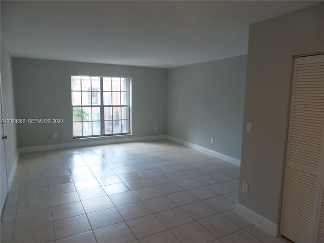 10794 N Kendall Dr B22, Miami, FL 33176