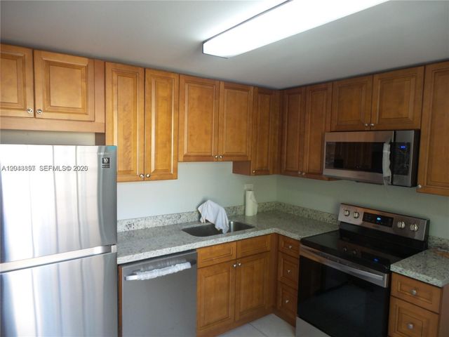 10794 N Kendall Dr B22, Miami, FL 33176