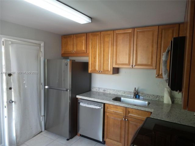 10794 N Kendall Dr B22, Miami, FL 33176