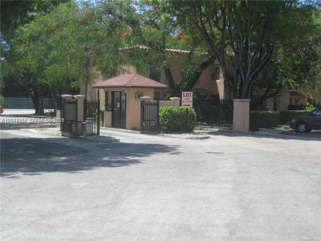 10794 N Kendall Dr B22, Miami, FL 33176