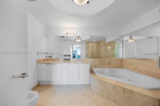 3131 NE 188th St 1-910, Aventura, FL 33180