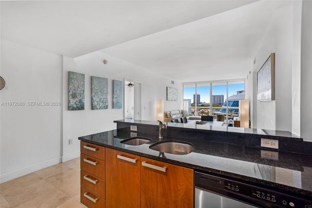 3131 NE 188th St 1-910, Aventura, FL 33180