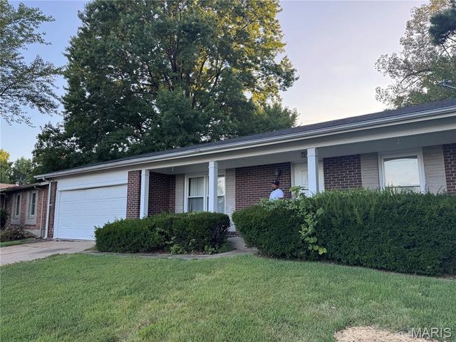 11377 Fox Hall Lane, St Louis, MO 63136