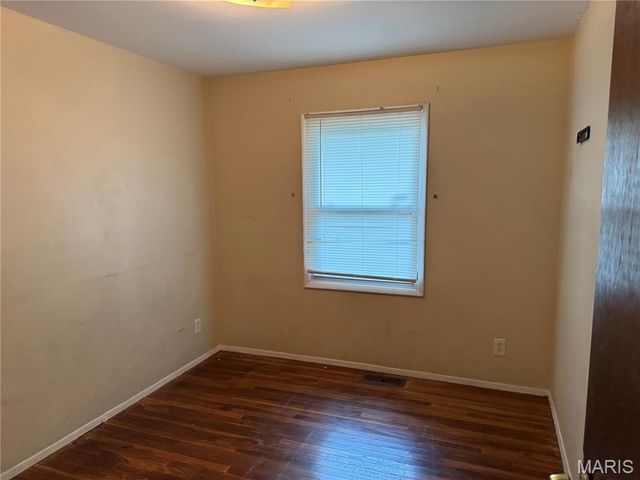11377 Fox Hall Lane, St Louis, MO 63136
