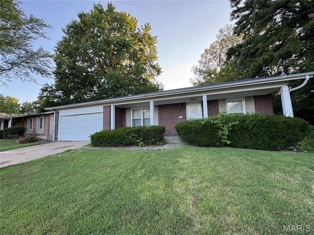 11377 Fox Hall Lane, St Louis, MO 63136